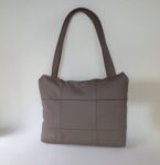 Bolsa feminina marrom de ombro com forro interno com zíper